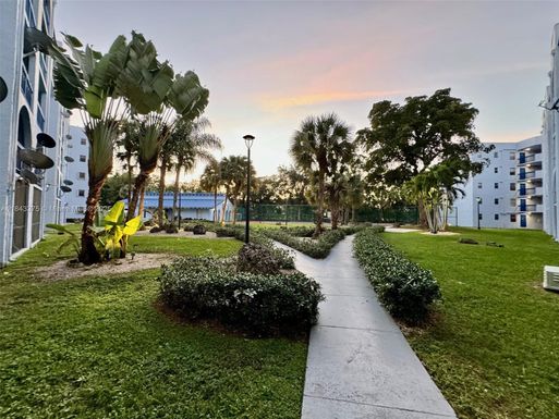 9460 E Fontainebleau Blvd # 122, Miami FL 33172