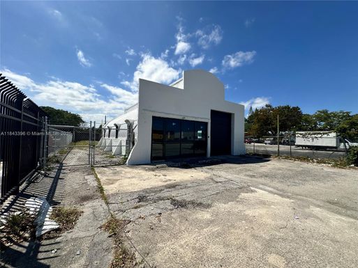 2012 N Dixie Hwy, Hollywood FL 33020