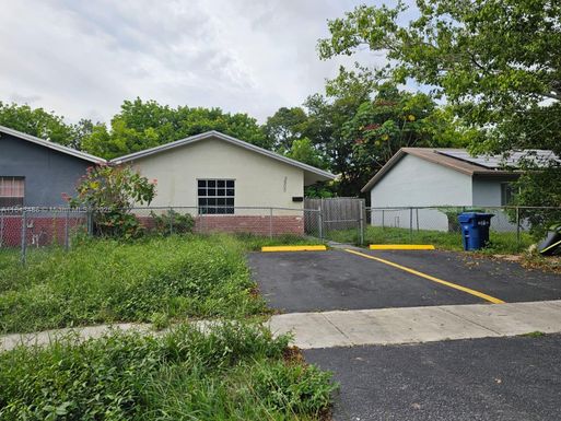 5905 NW 23rd St, Lauderhill FL 33313