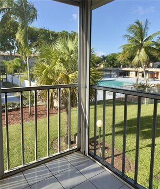 981 Hillcrest Ct # 208, Hollywood FL 33021