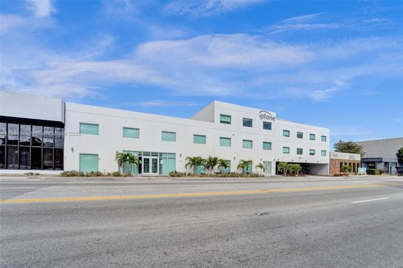 1005 NE 125th St, North Miami FL 33161