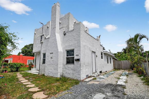 435 Avenida Alegre, West Palm Beach FL 33405