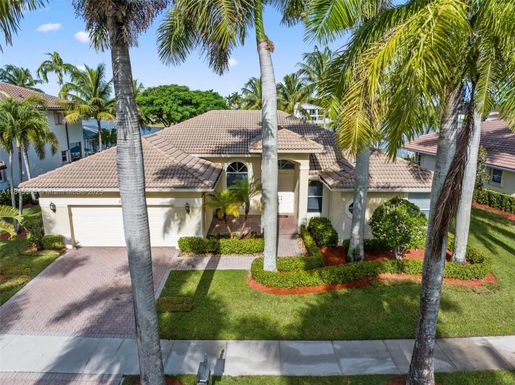 896 Marina Dr, Weston FL 33327
