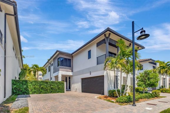 8169 NW 48th Ter, Doral FL 33166