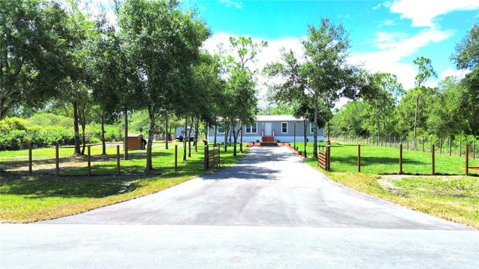 230 Hunting Club Ave, Clewiston FL 33440