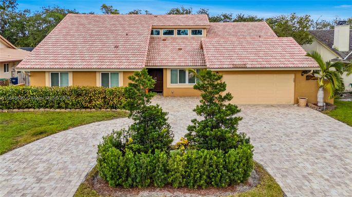 663 NW 107th Ln, Coral Springs FL 33071