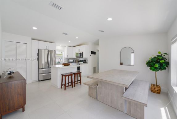 11 Mockingbird Rd, Key Largo FL 33037