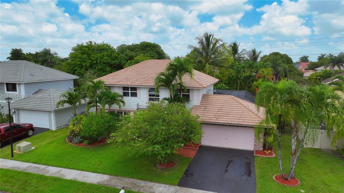 810 Greenbriar Ave, Davie FL 33325