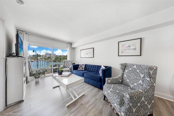 2600 Collins Ave # 307, Miami Beach FL 33140