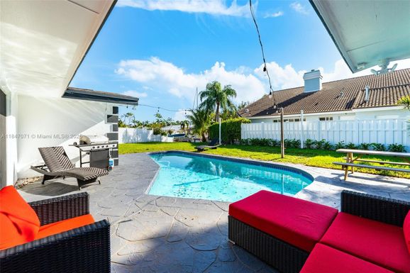 1200 NE 27th Way, Pompano Beach FL 33062