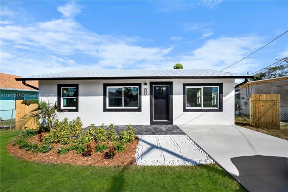8477 SE Begonia Way, Hobe Sound FL 33455
