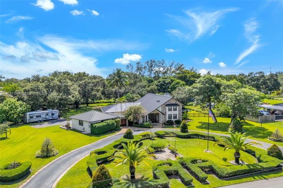 5331 SW 109th Ave, Davie FL 33328