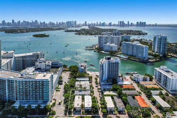 1580 Bay Rd, Miami Beach FL 33139