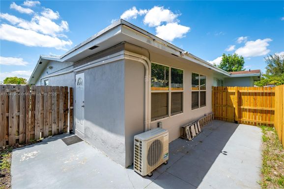 2620 NW 83rd Ave # B, Sunrise FL 33322