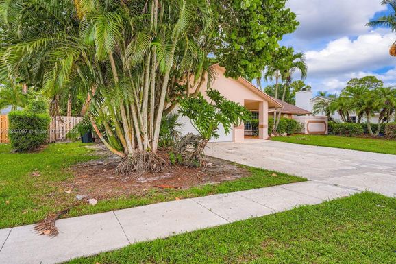 836 Blueberry Dr, Wellington FL 33414