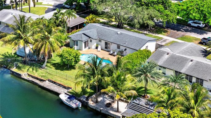 9811 SW 195th St, Cutler Bay FL 33157