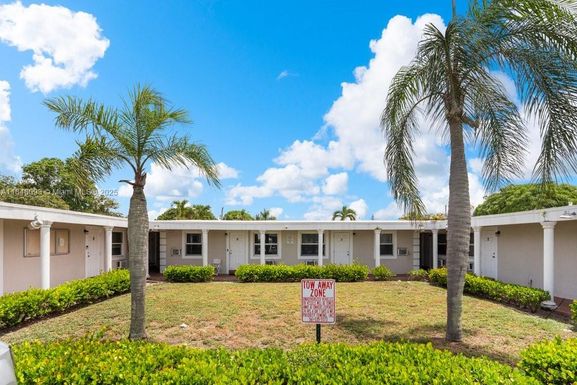 320 NE 13th Ave, Boynton Beach FL 33435