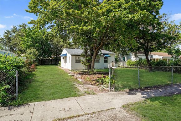 2481 NW 139th St, Opa-Locka FL 33054