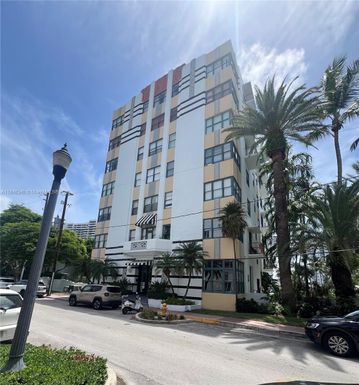 2421 Lake Pancoast Dr # 4D, Miami Beach FL 33140