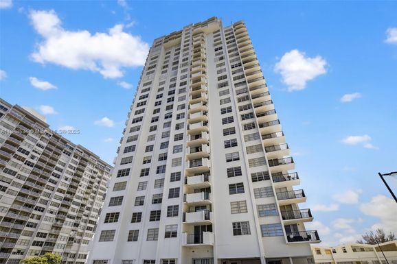 2750 NE 183rd St # 506, Aventura FL 33160