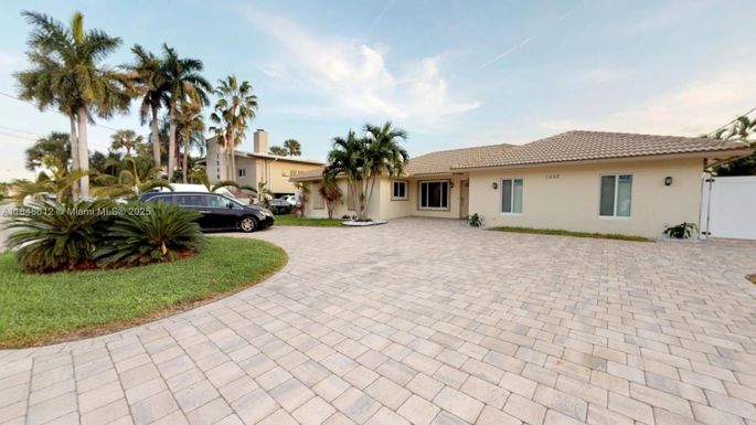 1532 SE 9th St, Deerfield Beach FL 33441