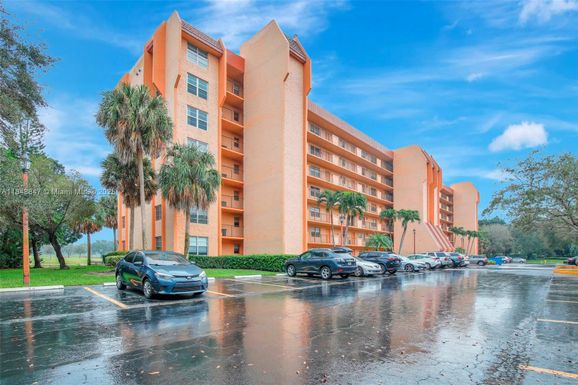 3001 W Rolling Hills Cir # 601, Davie FL 33328