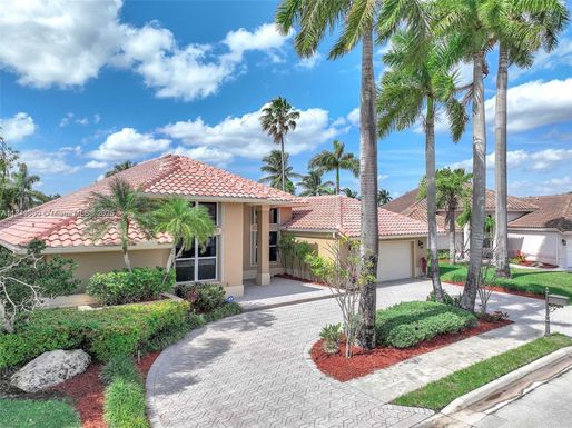620 W Laurel Ln W, Pembroke Pines FL 33027