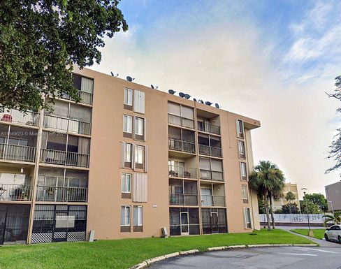 9120 Fontainebleau Blvd # 404, Miami FL 33172