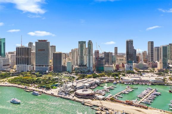 244 Biscayne Blvd # 1808, Miami FL 33132
