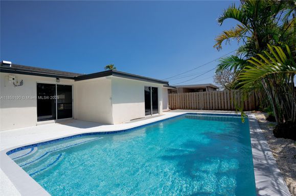 3751 NE 17th Ave, Pompano Beach FL 33064