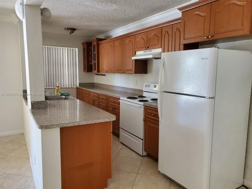 1100 NE 1st Ct # 106, Hallandale Beach FL 33009