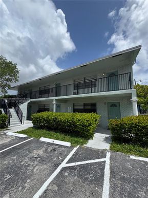 325 NW 15th St # 8, Pompano Beach FL 33060