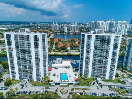 3675 N Country Club Dr # 105, Aventura FL 33180