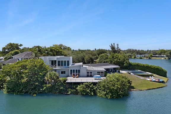 2070 NE 194th Ter, North Miami Beach FL 33179