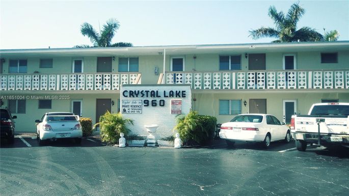 960 Crystal Lake Dr # 214, Pompano Beach FL 33064