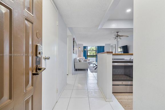 600 Parkview Dr # 227, Hallandale Beach FL 33009