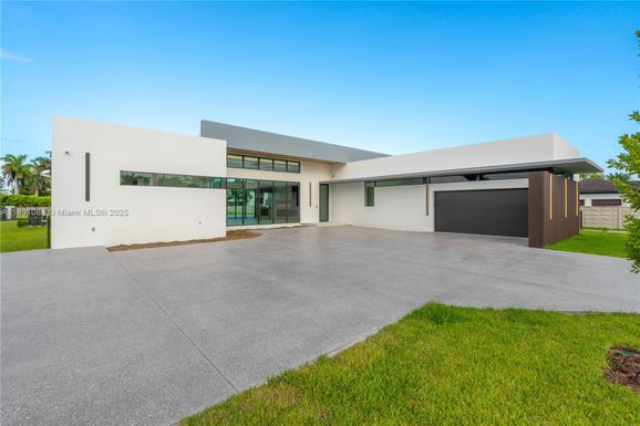 12190 NW 6th St, Miami FL 33182