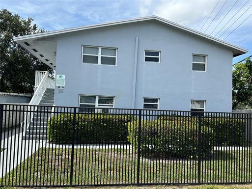 201 SW 2nd St, Pompano Beach FL 33060