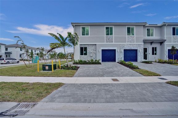 633 SE 14th Ct, Homestead FL 33034