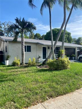 6890 Liberty St, Hollywood FL 33024