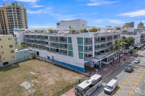 1437 Collins Ave, Miami Beach FL 33139