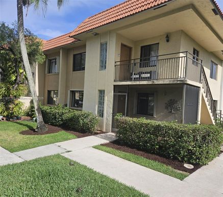 366 Lakeview Dr # 104, Weston FL 33326