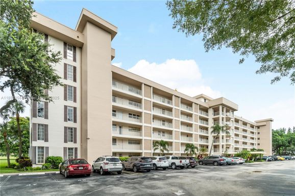 2651 S Course Dr # 602, Pompano Beach FL 33069