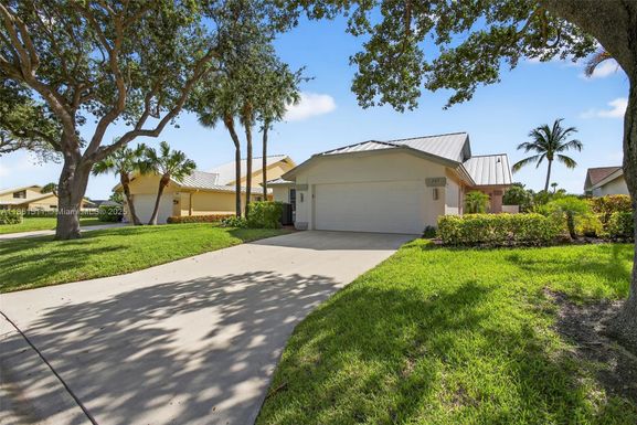 257 Ridge Rd, Jupiter FL 33477