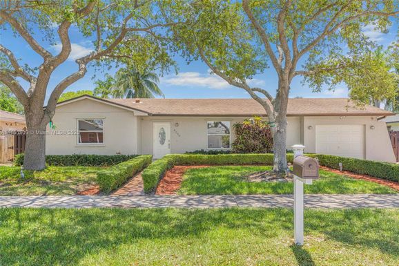 8220 SW 203rd St, Cutler Bay FL 33189
