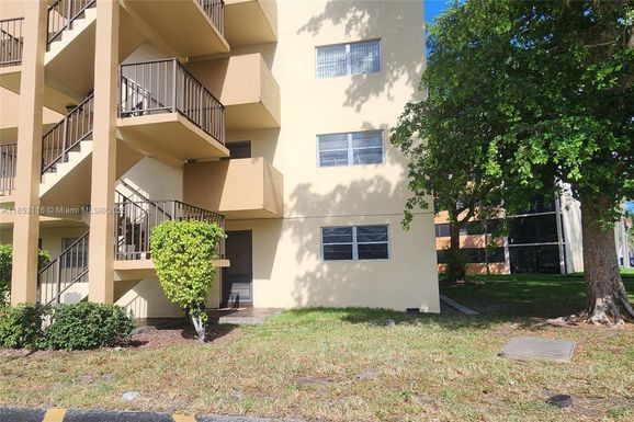 3905 N Nob Hill Rd # 112, Sunrise FL 33351