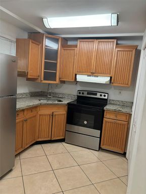 2415 Lincoln St # 106, Hollywood FL 33020