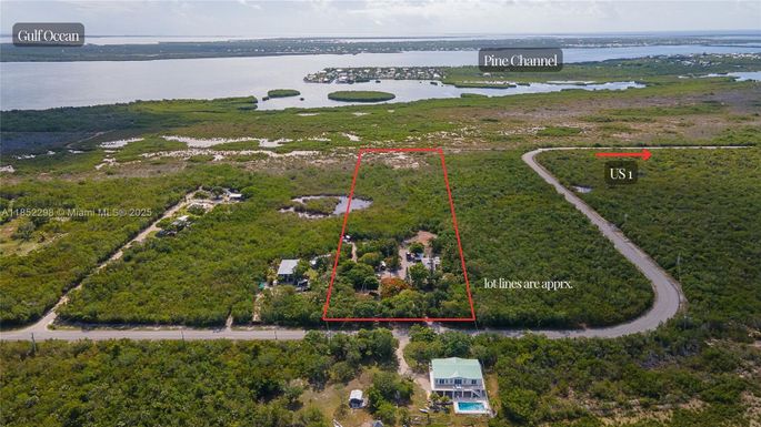 2231 Middle Torch Rd, Torch Key FL 33042