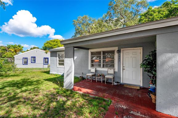 1521 NE 131st St, North Miami FL 33161