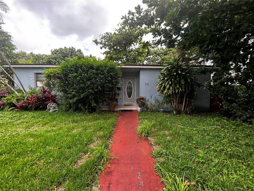 711 NE 170th St, North Miami Beach FL 33162